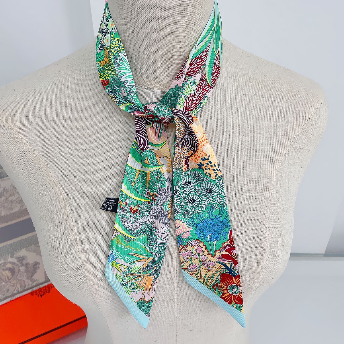 Jungle Horse Print Long Scarf  - Travel Accessories To Gift reseña y precio