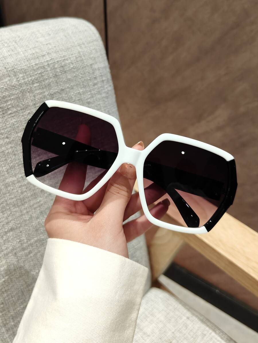 1pc Black And White Geometric  - Travel Accessories To Gift reseña y precio
